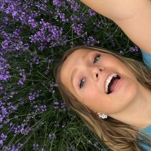 Meet your Posher, Brooke